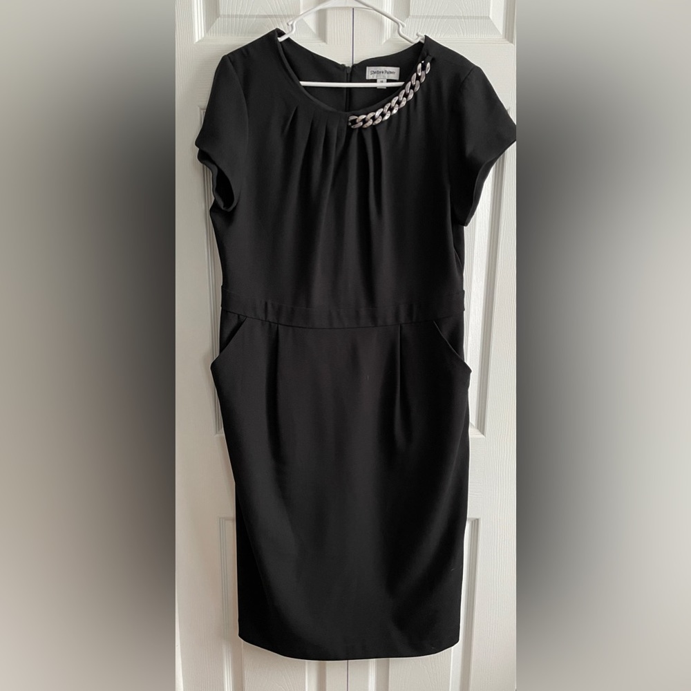 Womens size 16 black dress with decorative chain and pockets